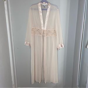 🍭 2 for $30  // Beautiful baby pink peignoir